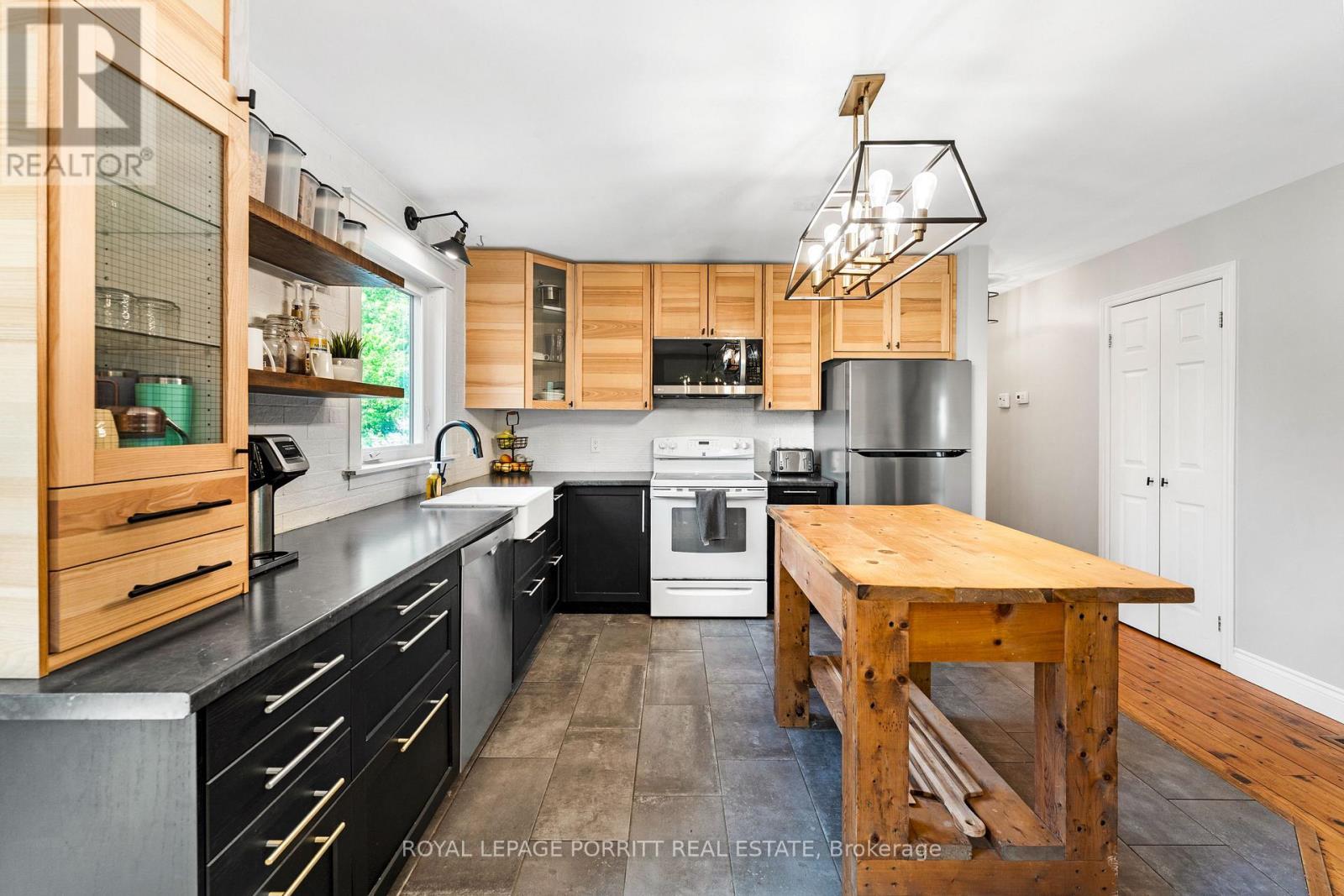 












1101 HAWN ROAD

,
Bracebridge,




Ontario
P1L1X1

