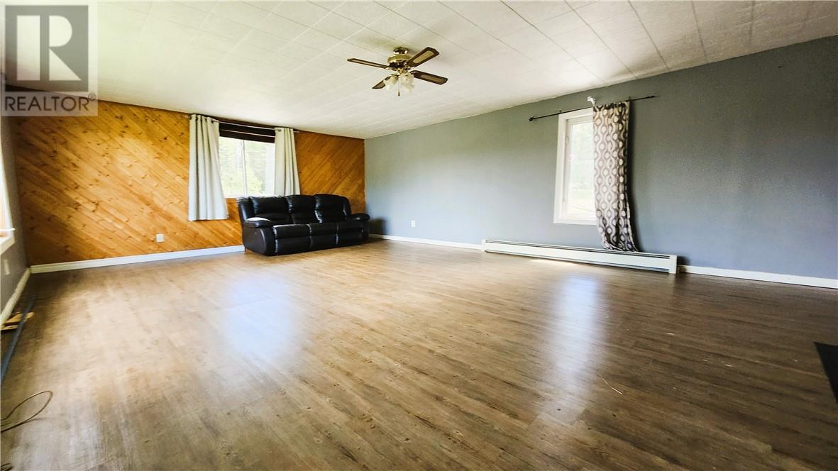 












92 Chain Lake Road

,
Wahnapitae,




Ontario
P0M3C0

