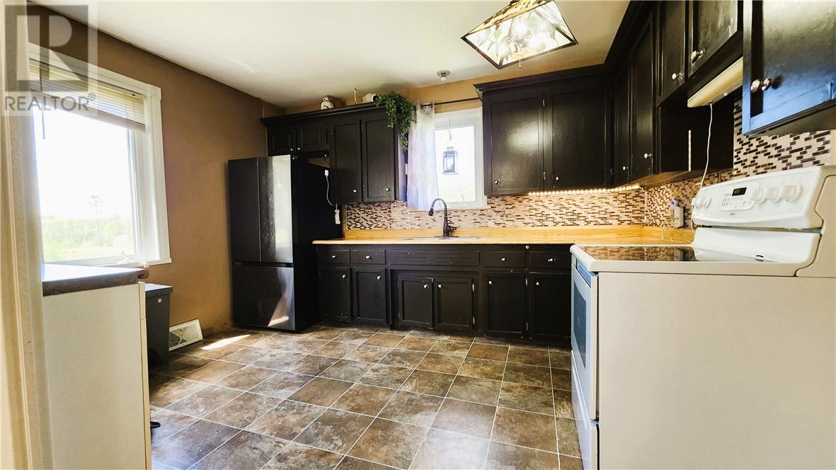 












92 Chain Lake Road

,
Wahnapitae,




Ontario
P0M3C0

