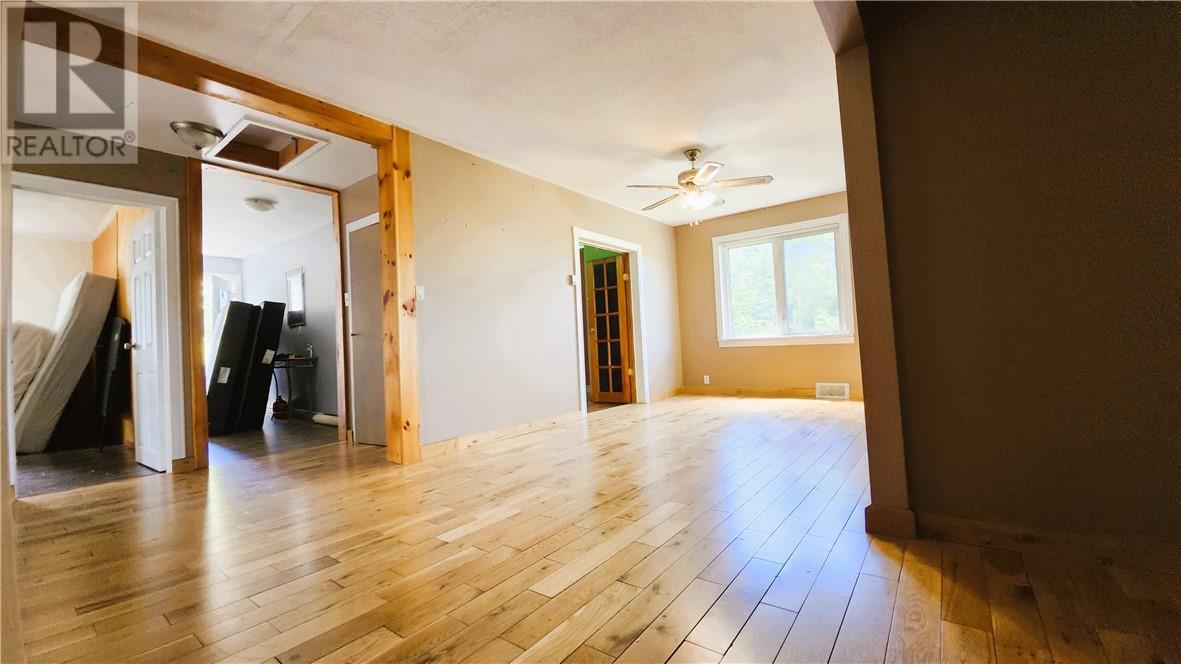 












92 Chain Lake Road

,
Wahnapitae,




Ontario
P0M3C0

