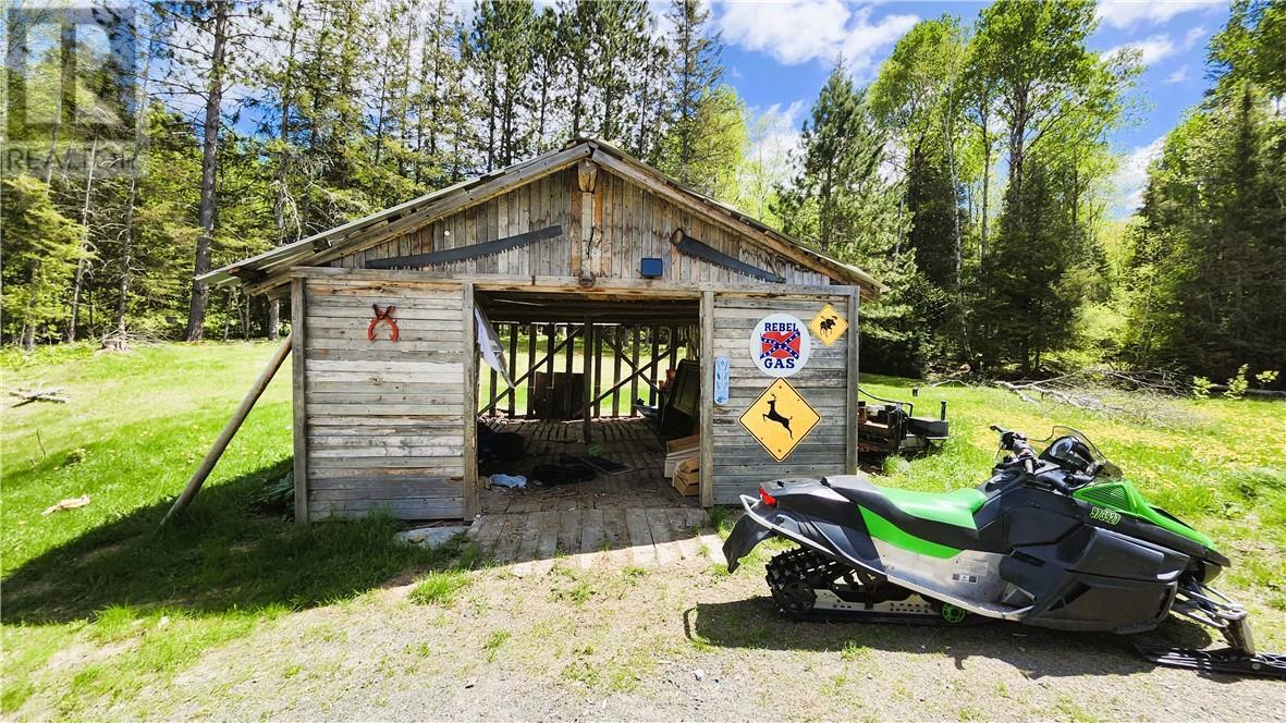 












92 Chain Lake Road

,
Wahnapitae,




Ontario
P0M3C0

