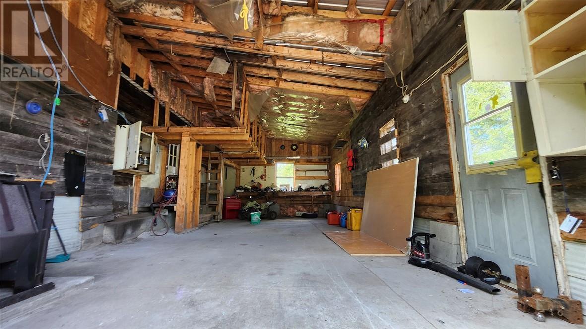 












92 Chain Lake Road

,
Wahnapitae,




Ontario
P0M3C0

