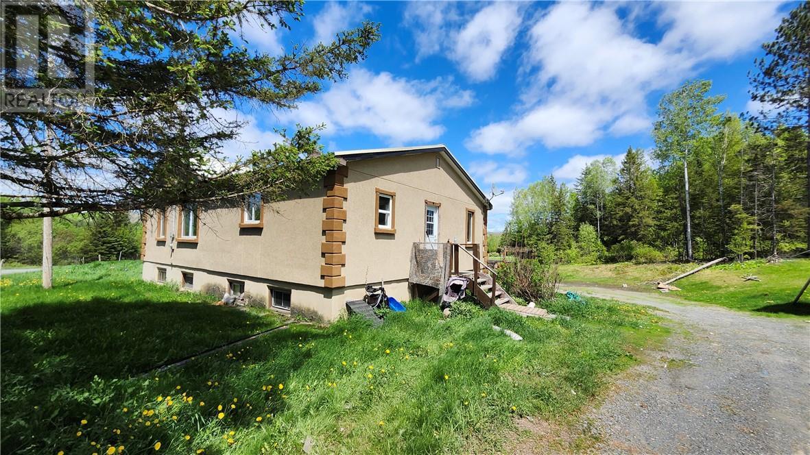 












92 Chain Lake Road

,
Wahnapitae,




Ontario
P0M3C0

