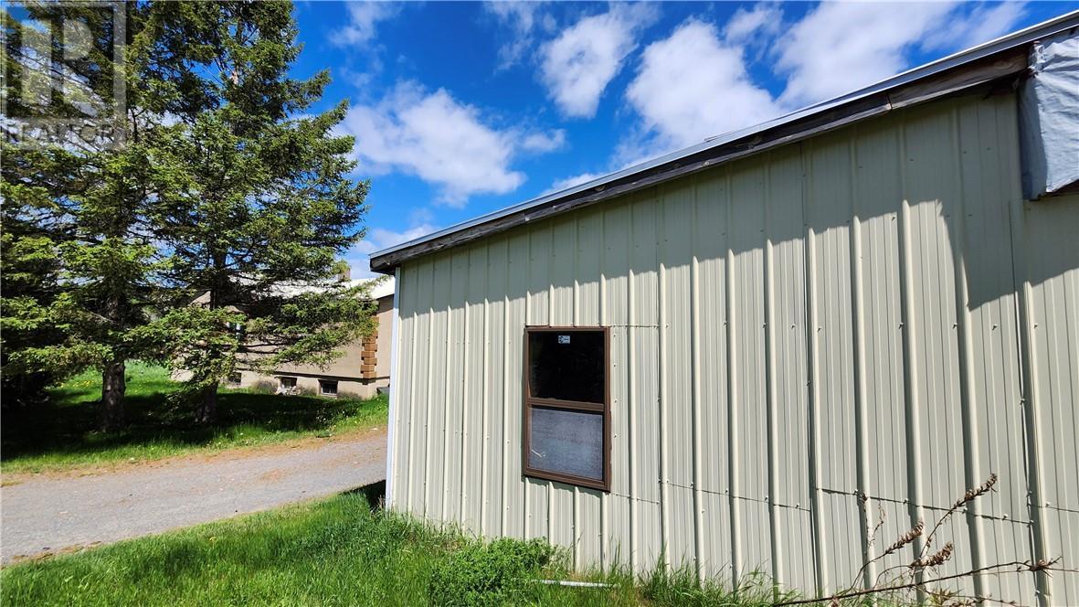 












92 Chain Lake Road

,
Wahnapitae,




Ontario
P0M3C0

