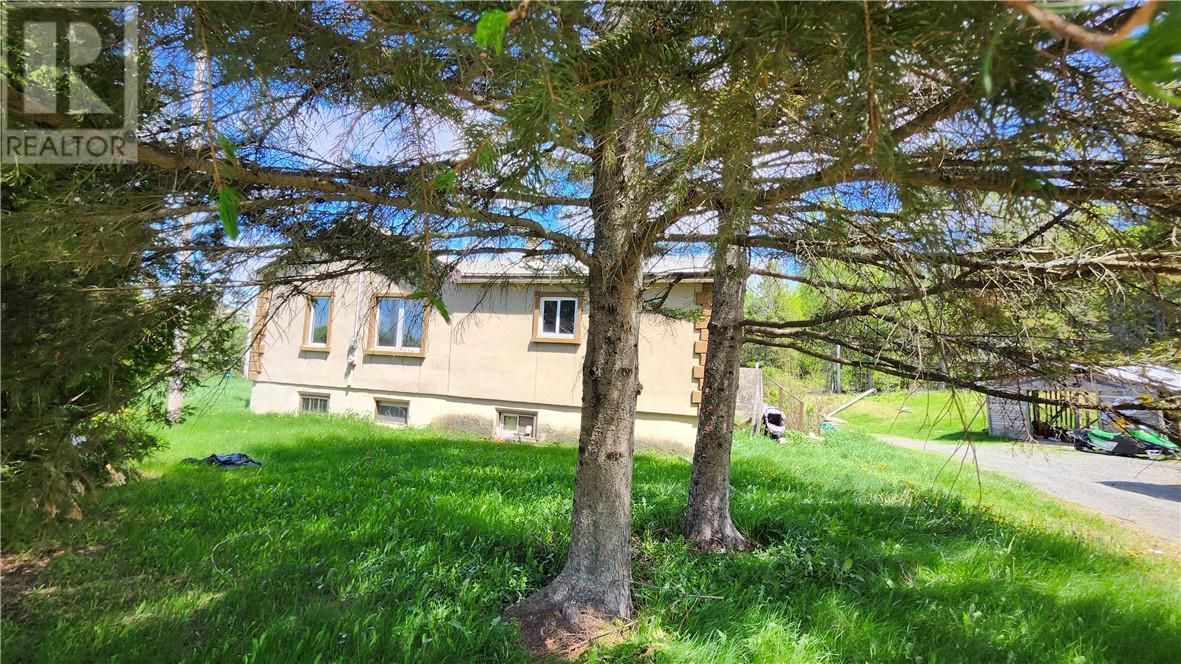 












92 Chain Lake Road

,
Wahnapitae,




Ontario
P0M3C0

