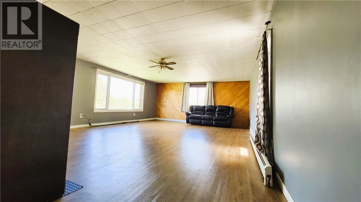 












92 Chain Lake Road

,
Wahnapitae,




Ontario
P0M3C0

