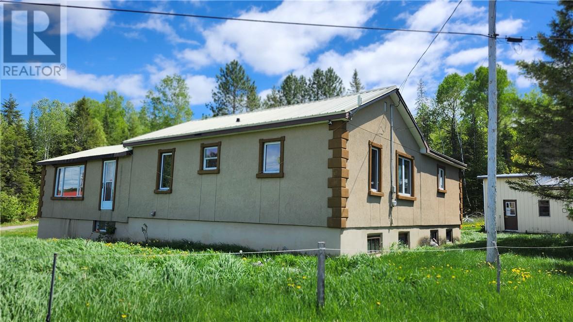 












92 Chain Lake Road

,
Wahnapitae,




Ontario
P0M3C0

