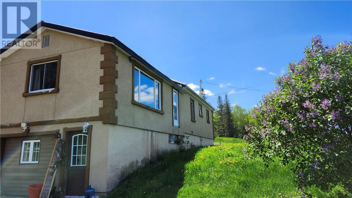 












92 Chain Lake Road

,
Wahnapitae,




Ontario
P0M3C0


