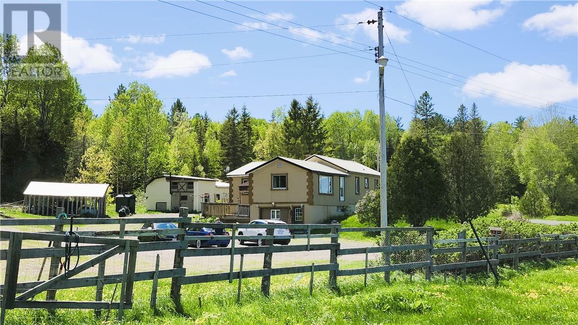 












92 Chain Lake Road

,
Wahnapitae,




Ontario
P0M3C0

