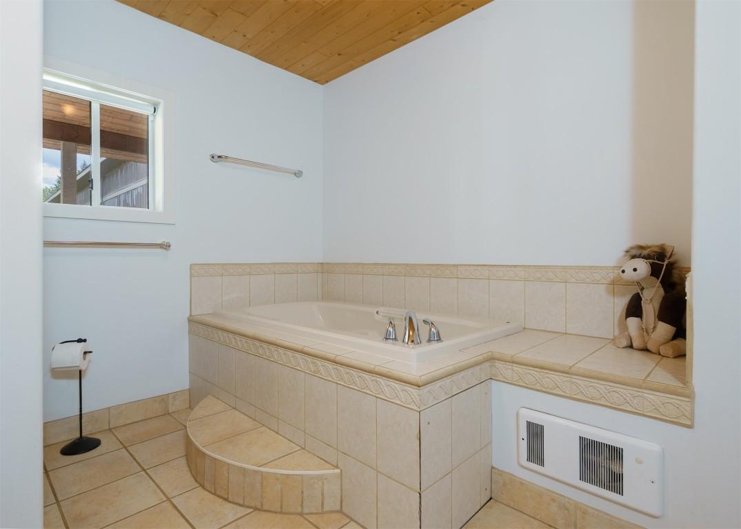 









4452


Sleepy Hollow

Road,
Armstrong,




BC
V0E 1B4

