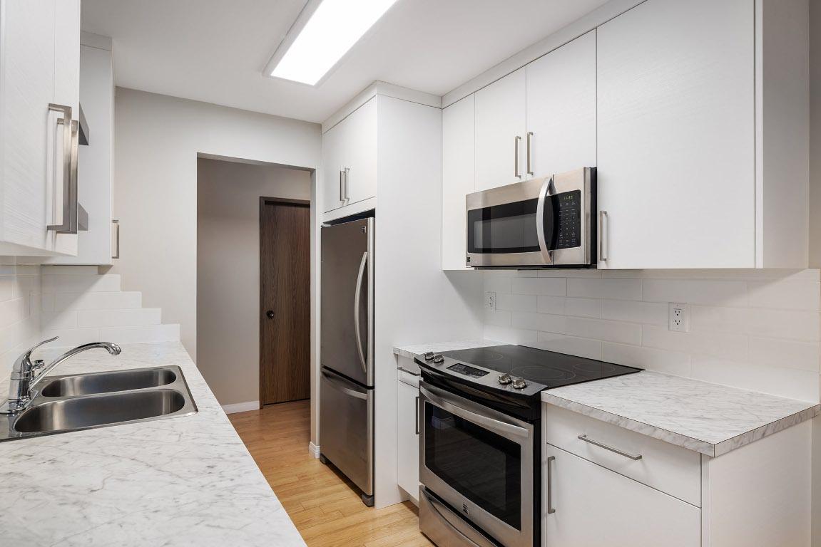 









2085


Gordon

Drive, 206,
Kelowna,




BC
V1Y 8S1

