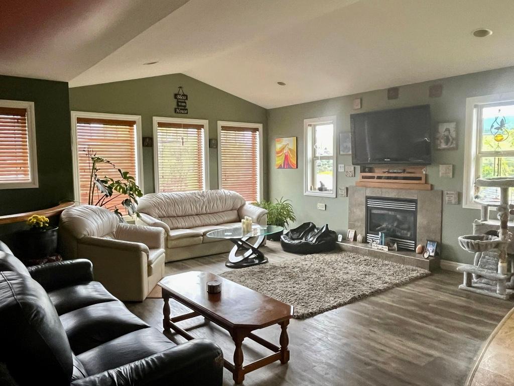 









5813


Richfield

Place,
Vernon,




BC
V1H 1A6

