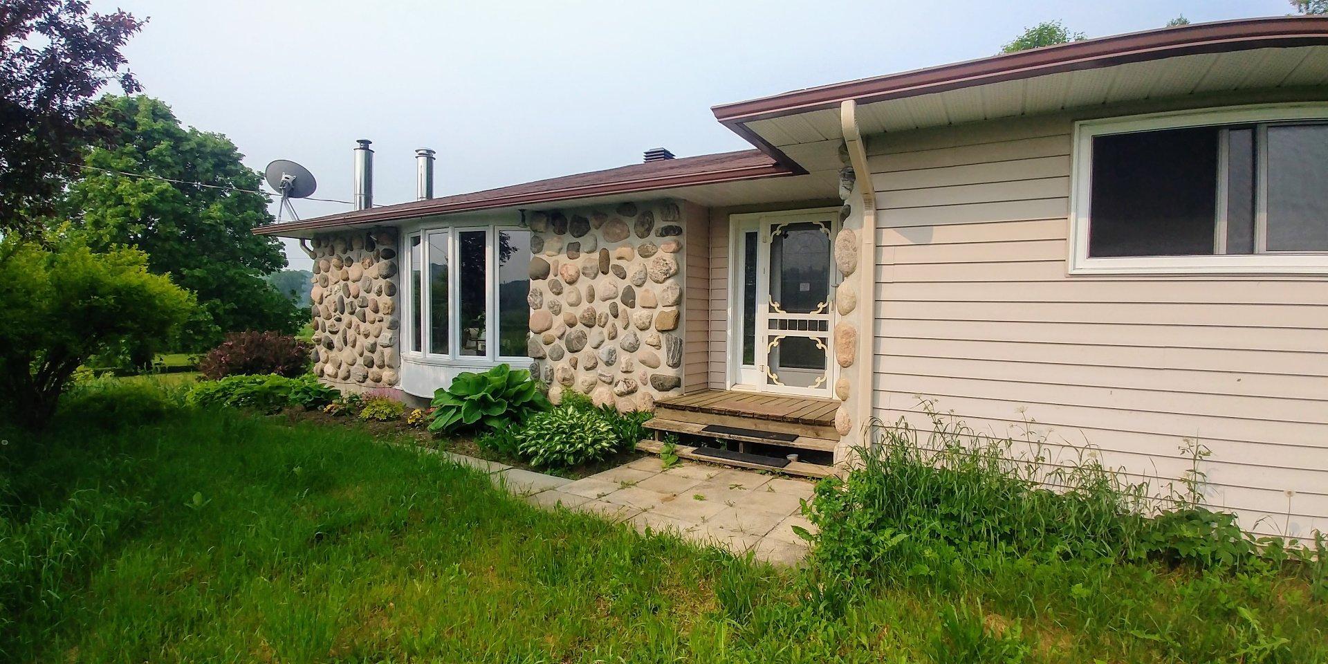 









407


Rg St-Louis

,
Saint-André-Avellin,







QC
J0V1W0


