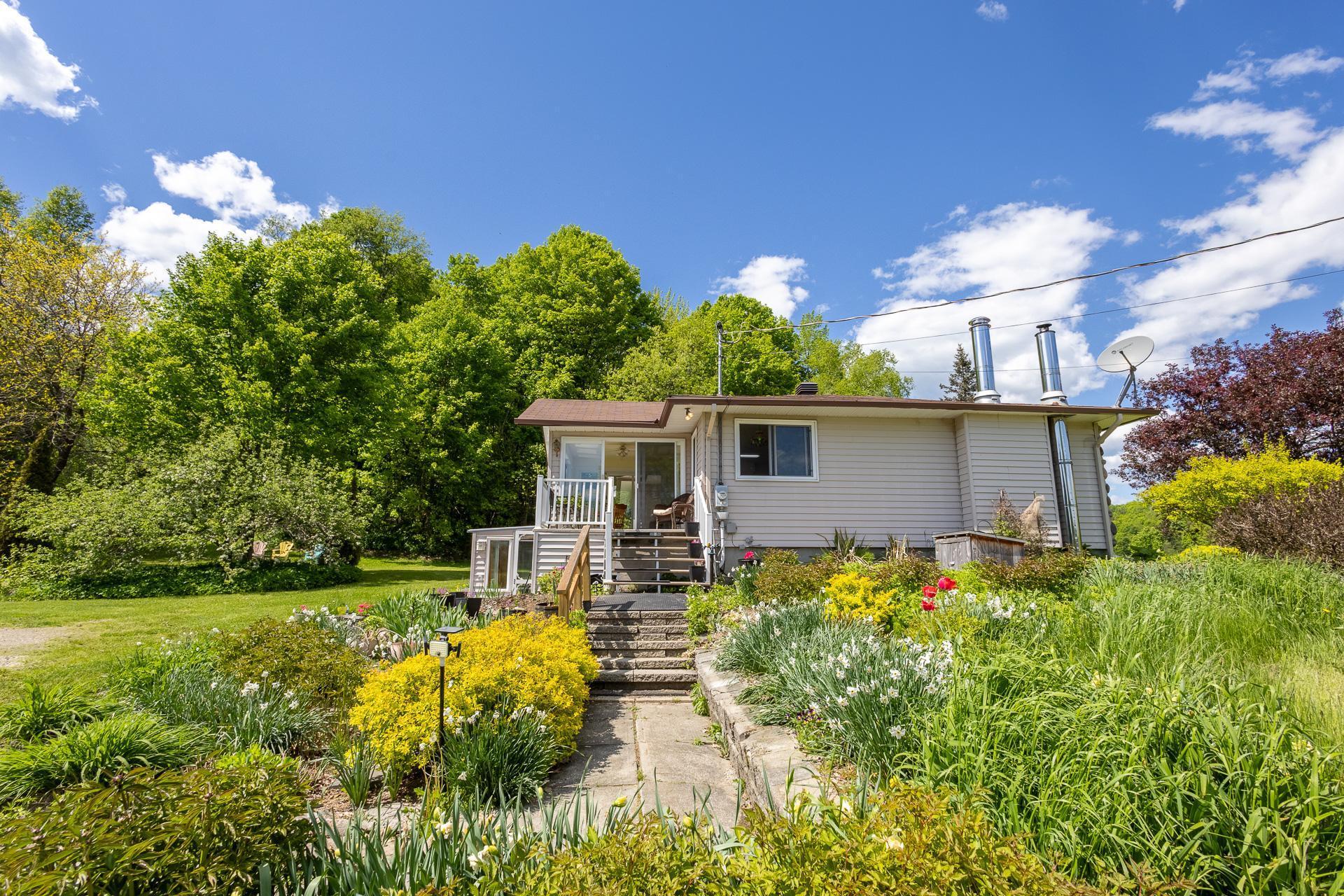 









407


Rg St-Louis

,
Saint-André-Avellin,







QC
J0V1W0

