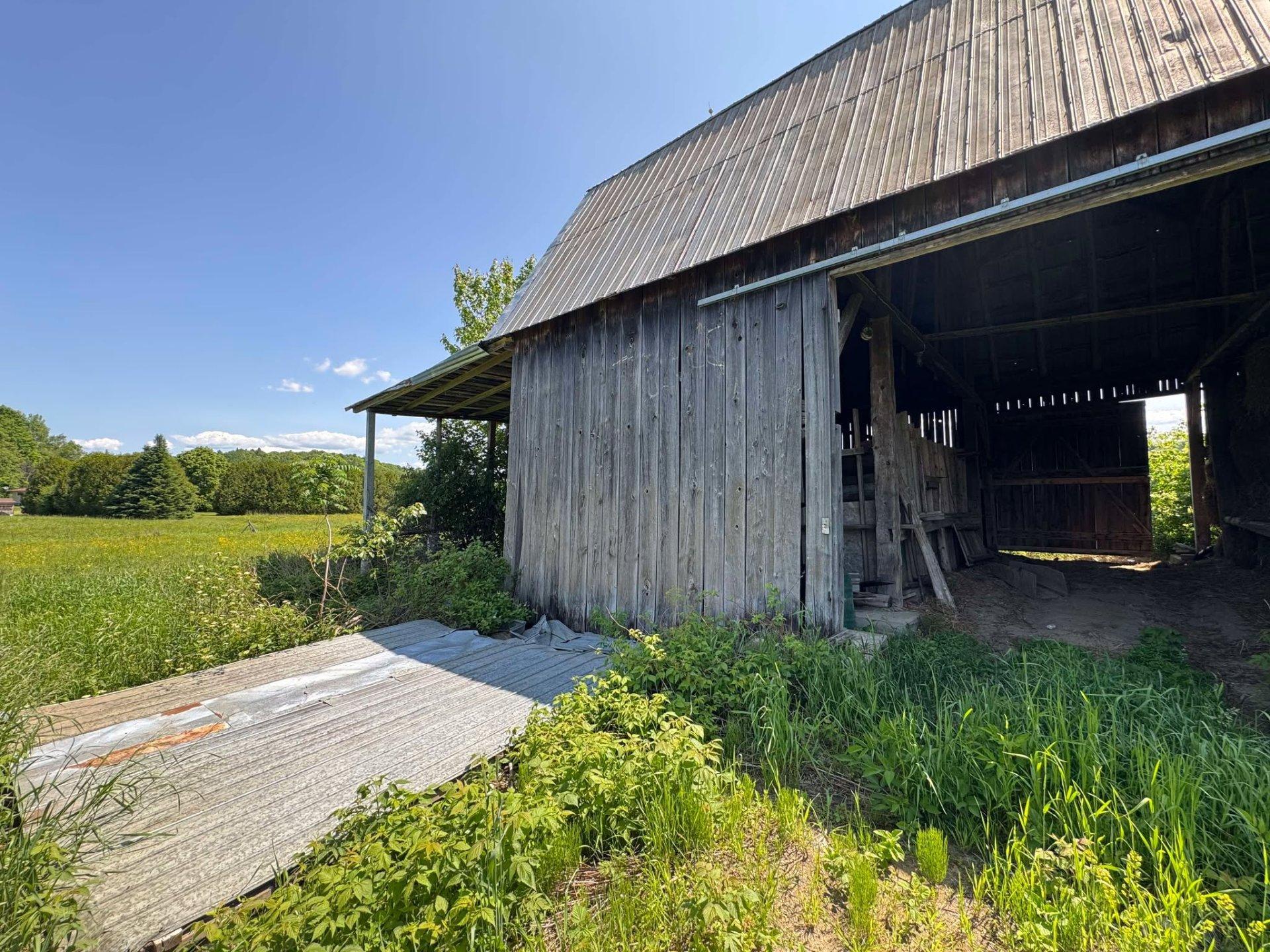 









407


Rg St-Louis

,
Saint-André-Avellin,







QC
J0V1W0

