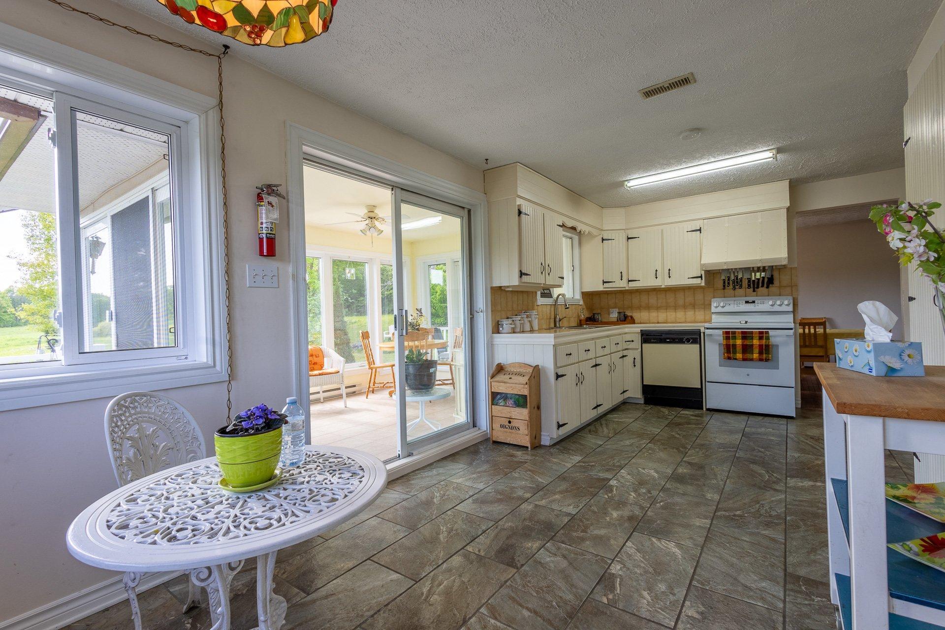 









407


Rg St-Louis

,
Saint-André-Avellin,







QC
J0V1W0

