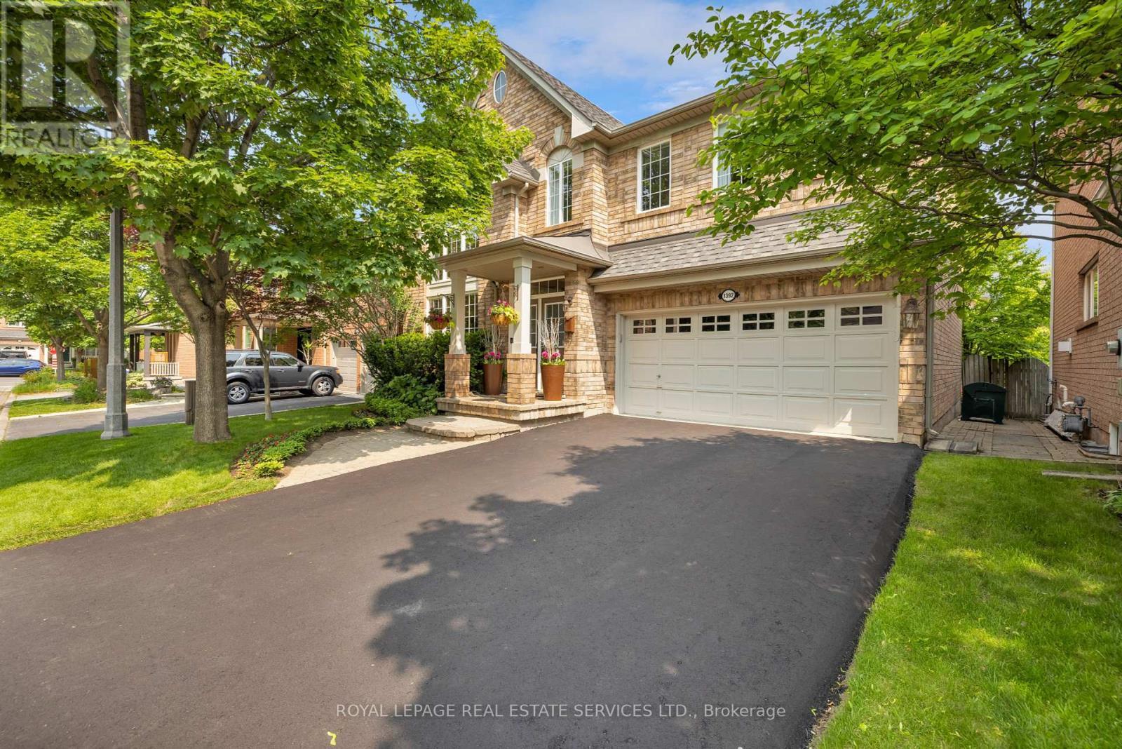 












1392 PINECLIFF ROAD

,
Oakville,




Ontario
L6M3Z1

