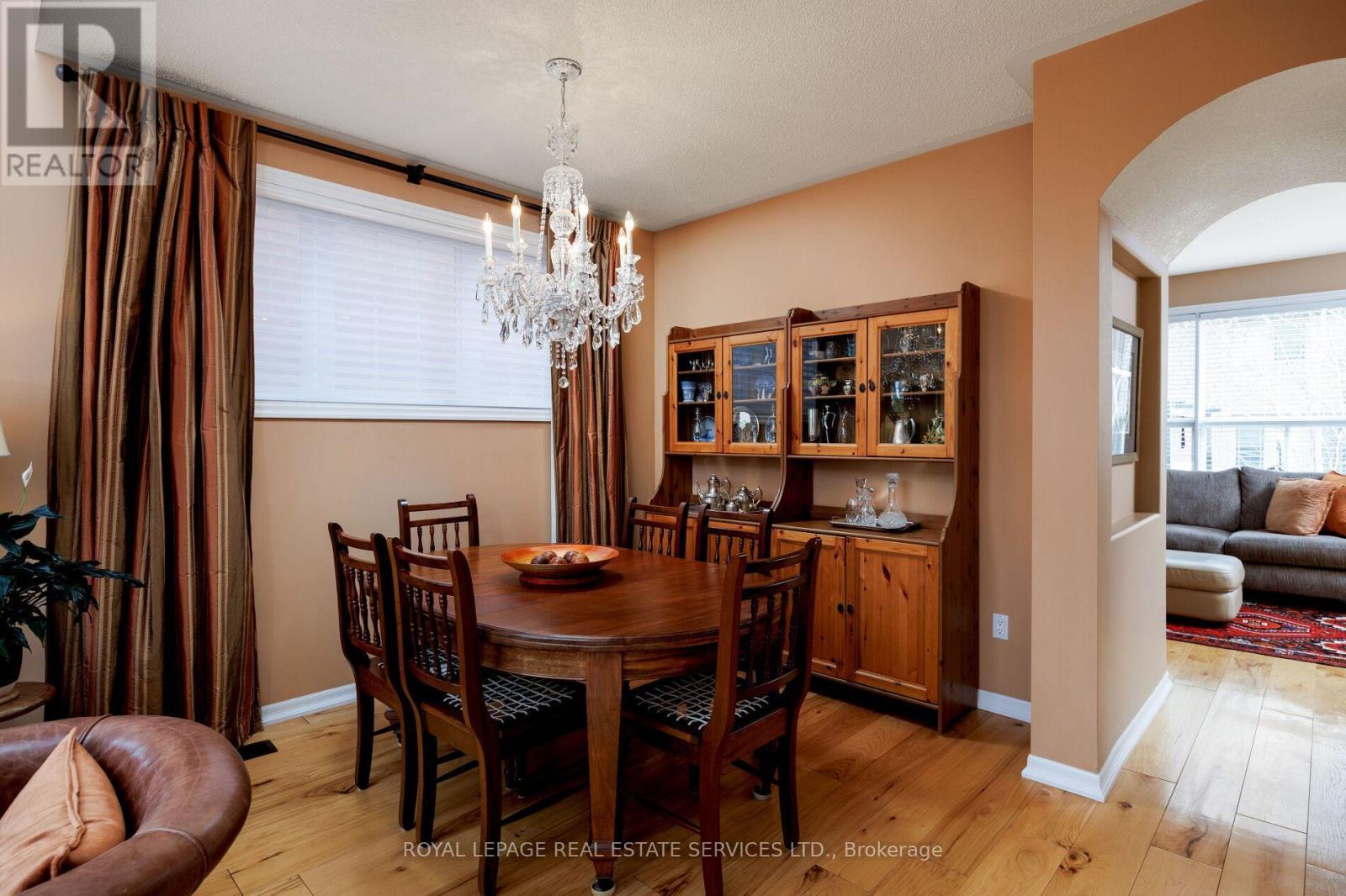 












1392 PINECLIFF ROAD

,
Oakville,




Ontario
L6M3Z1

