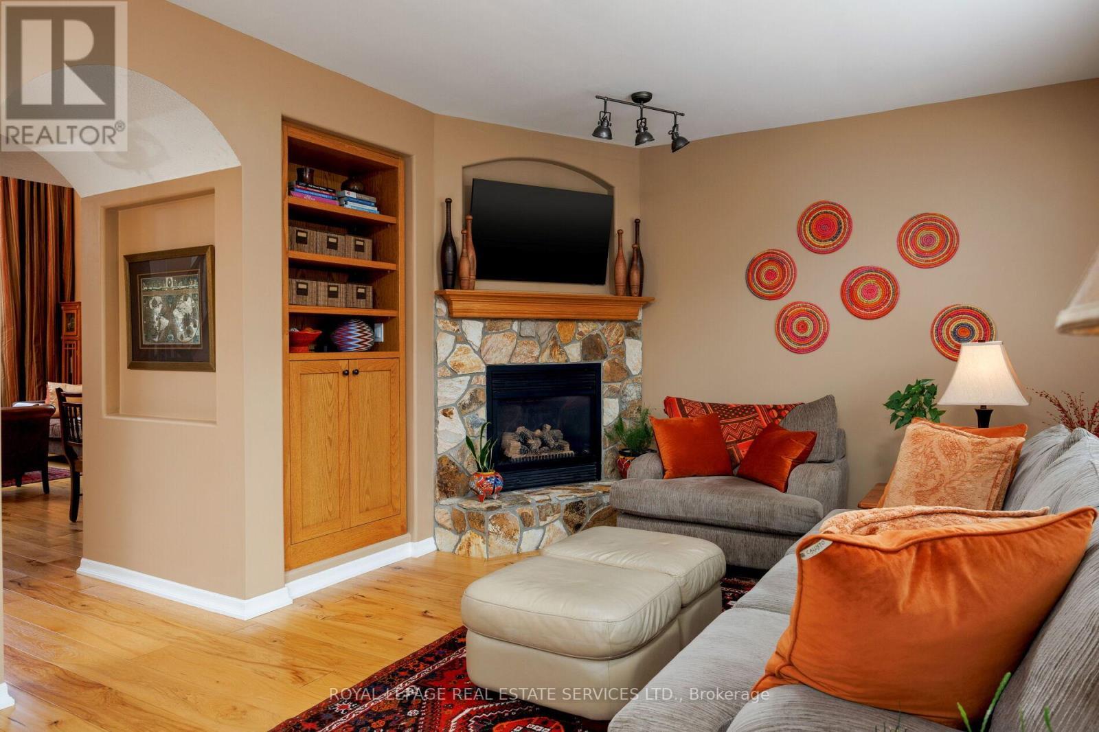 












1392 PINECLIFF ROAD

,
Oakville,




Ontario
L6M3Z1

