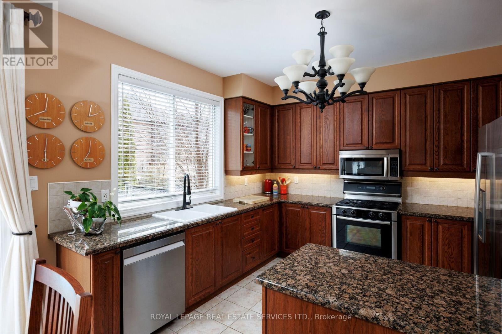 












1392 PINECLIFF ROAD

,
Oakville,




Ontario
L6M3Z1

