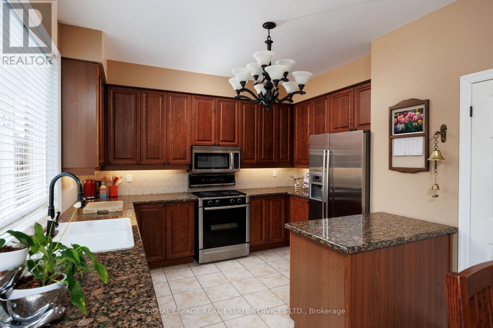 












1392 PINECLIFF ROAD

,
Oakville,




Ontario
L6M3Z1

