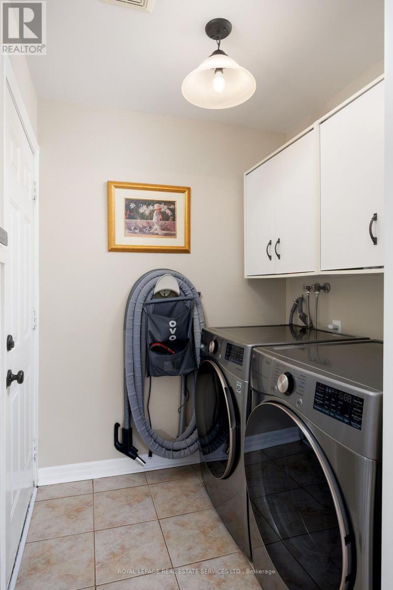 












1392 PINECLIFF ROAD

,
Oakville,




Ontario
L6M3Z1

