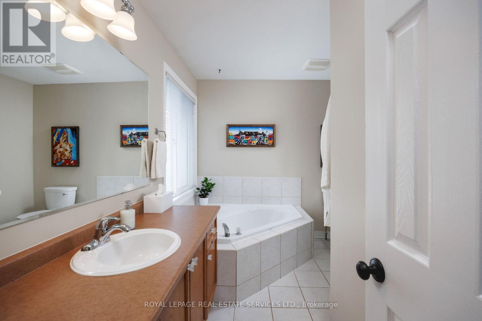 












1392 PINECLIFF ROAD

,
Oakville,




Ontario
L6M3Z1


