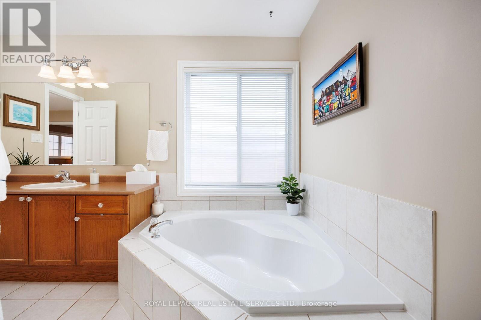 












1392 PINECLIFF ROAD

,
Oakville,




Ontario
L6M3Z1

