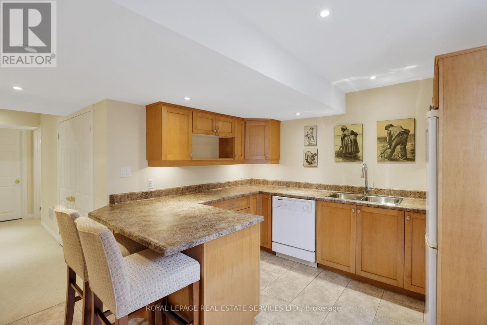 












1392 PINECLIFF ROAD

,
Oakville,




Ontario
L6M3Z1

