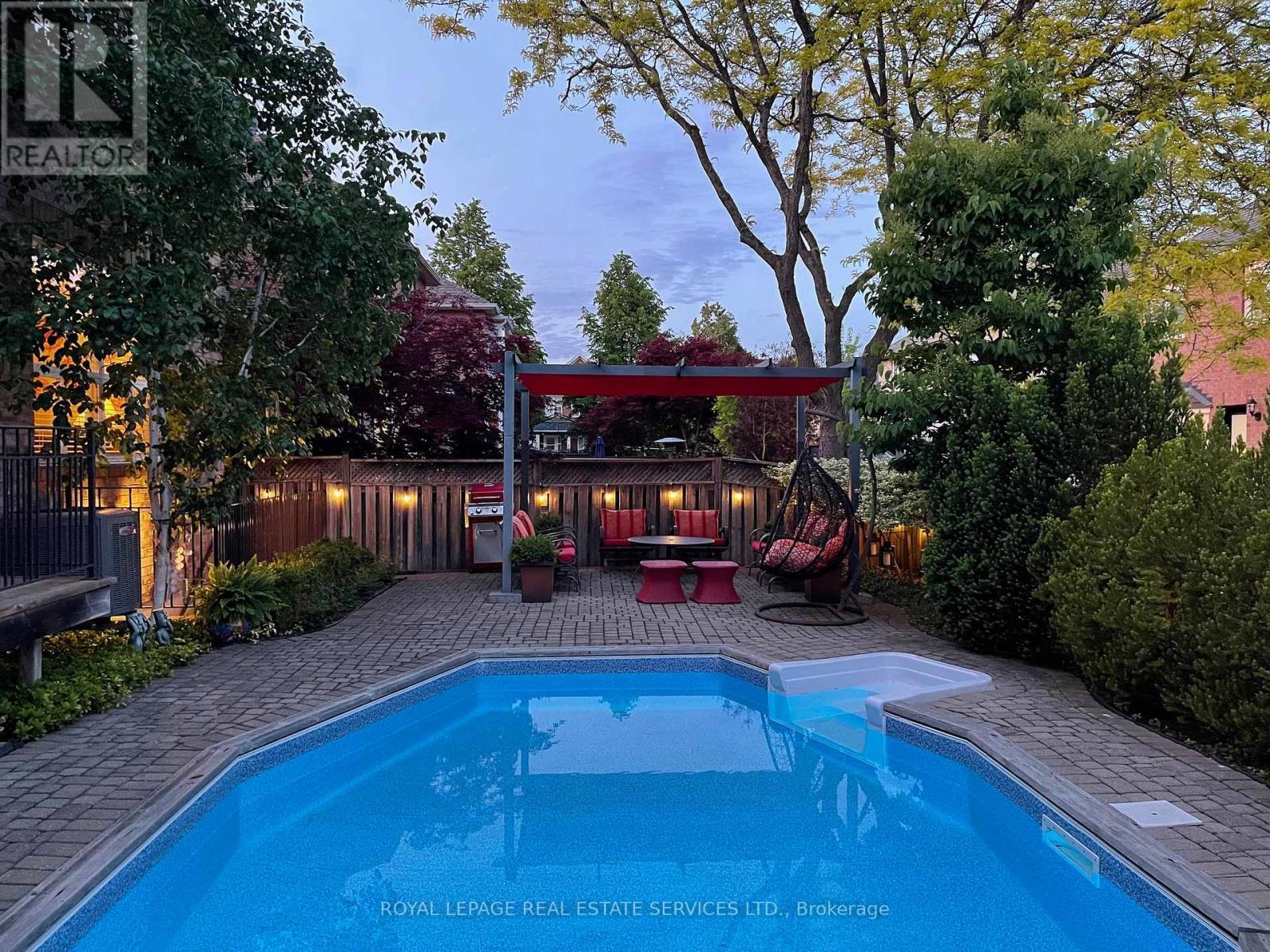 












1392 PINECLIFF ROAD

,
Oakville,




Ontario
L6M3Z1

