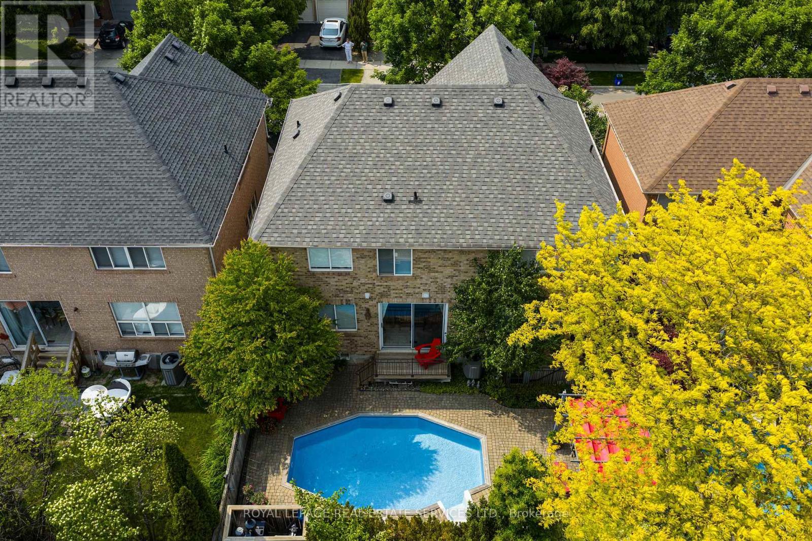 












1392 PINECLIFF ROAD

,
Oakville,




Ontario
L6M3Z1

