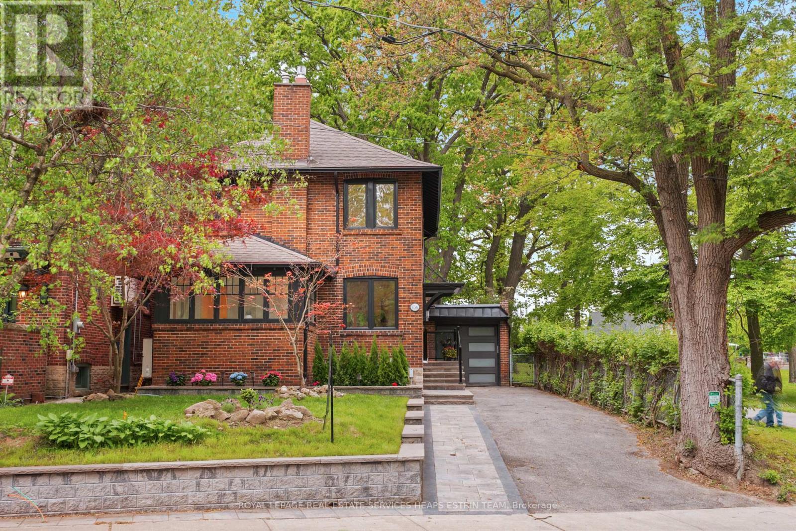 












156 WELLAND AVENUE

,
Toronto,




Ontario
M4T2J7

