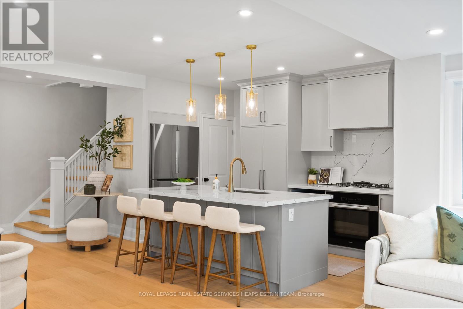 












156 WELLAND AVENUE

,
Toronto,




Ontario
M4T2J7

