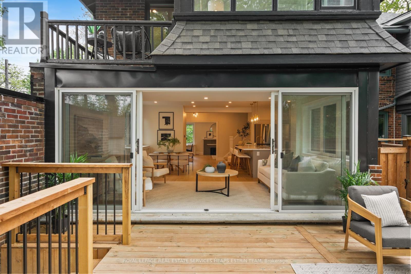 












156 WELLAND AVENUE

,
Toronto,




Ontario
M4T2J7

