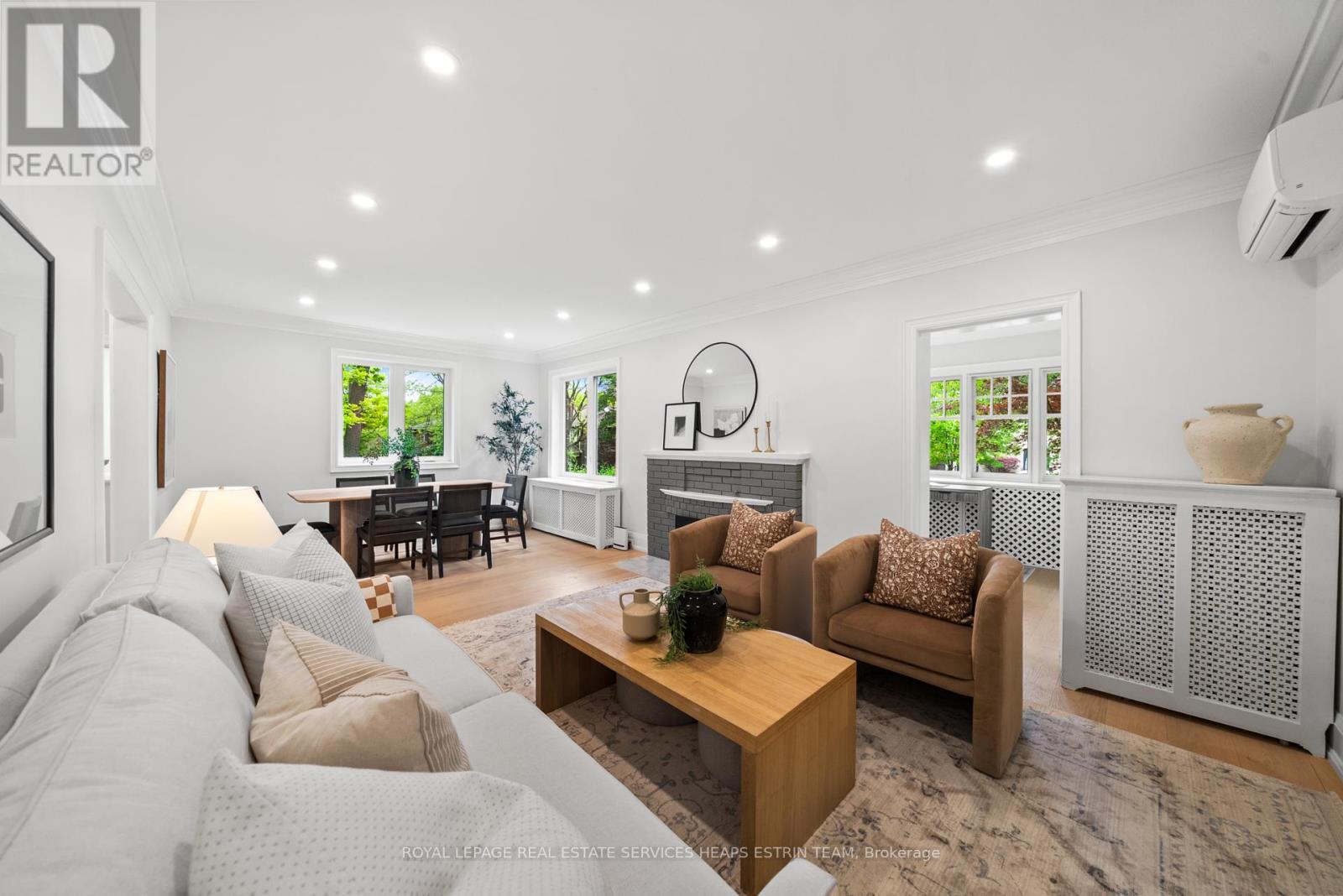 












156 WELLAND AVENUE

,
Toronto,




Ontario
M4T2J7

