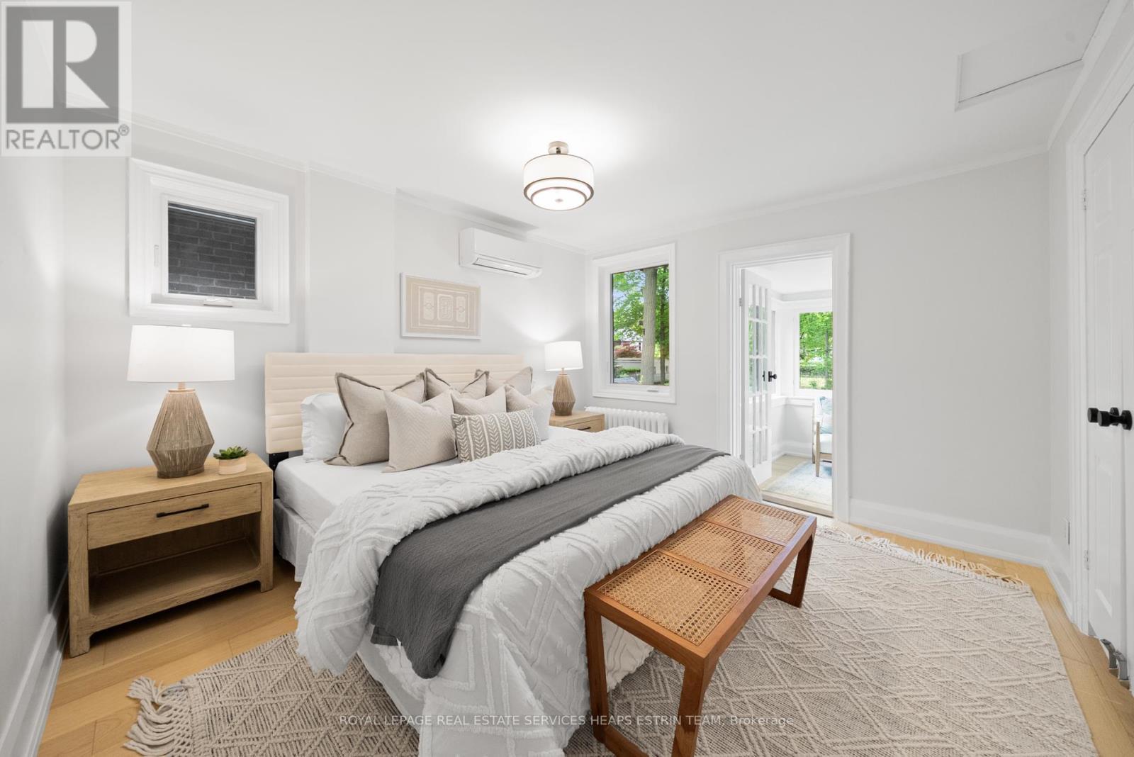 












156 WELLAND AVENUE

,
Toronto,




Ontario
M4T2J7

