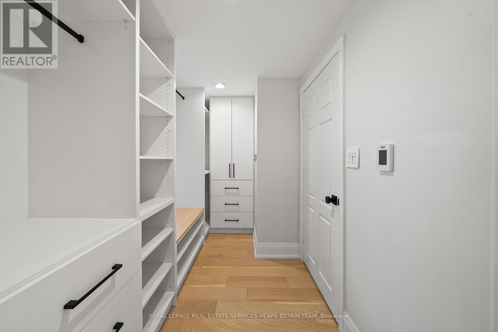 












156 WELLAND AVENUE

,
Toronto,




Ontario
M4T2J7

