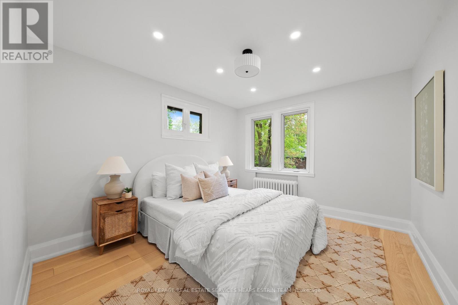 












156 WELLAND AVENUE

,
Toronto,




Ontario
M4T2J7

