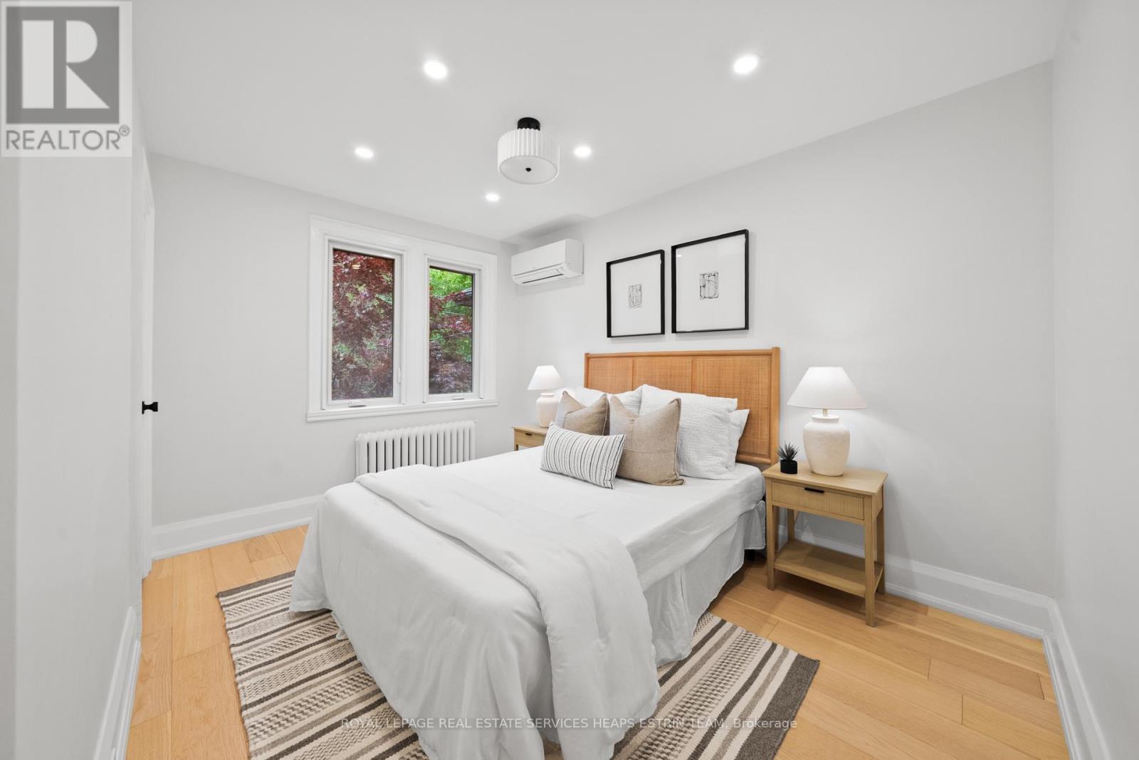 












156 WELLAND AVENUE

,
Toronto,




Ontario
M4T2J7

