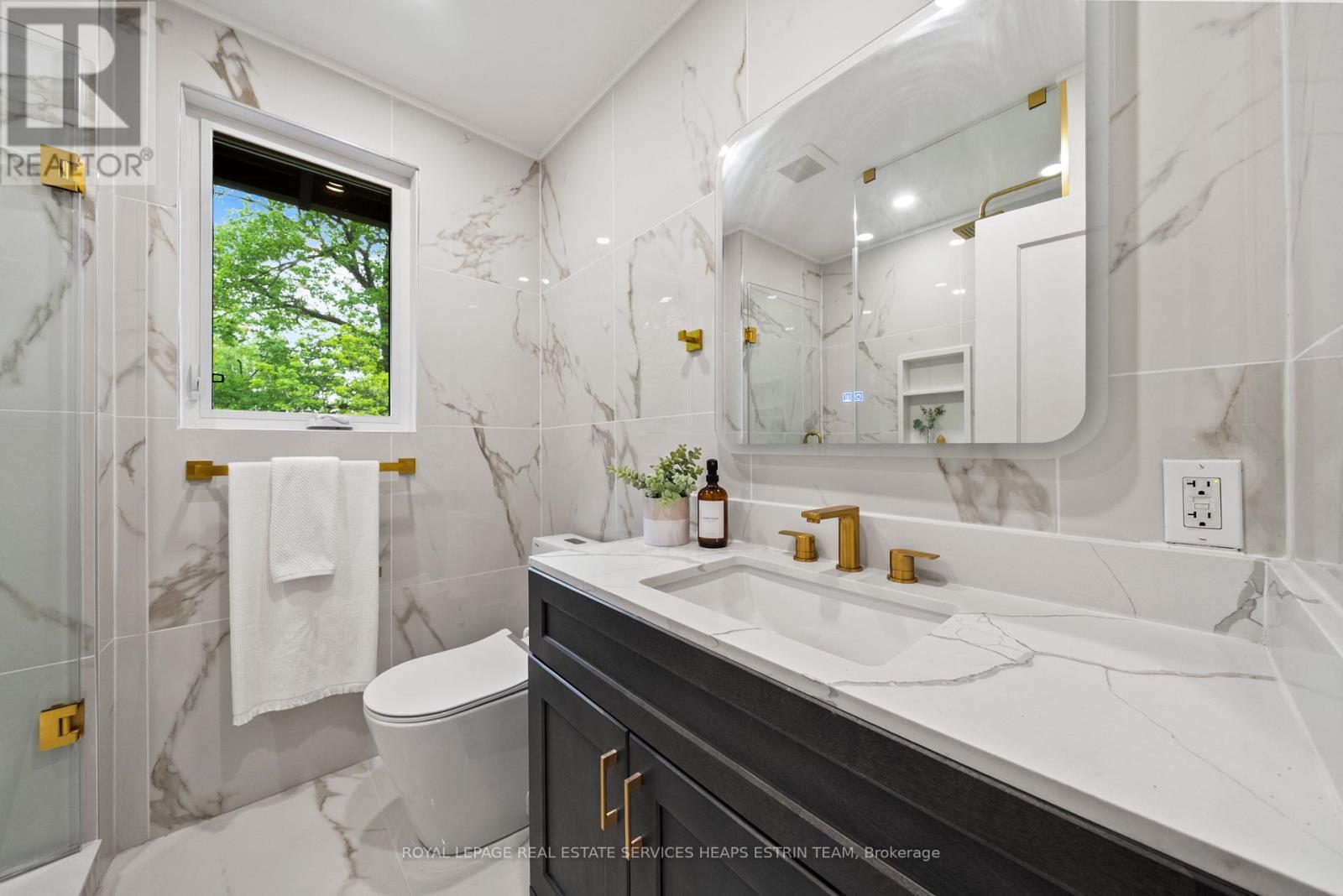 












156 WELLAND AVENUE

,
Toronto,




Ontario
M4T2J7

