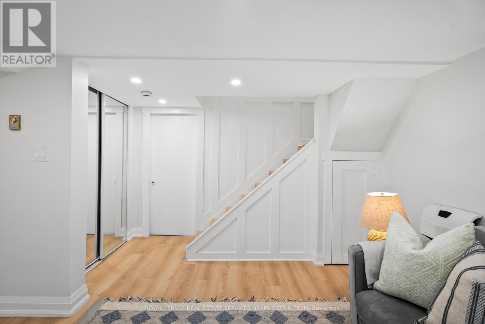 












156 WELLAND AVENUE

,
Toronto,




Ontario
M4T2J7

