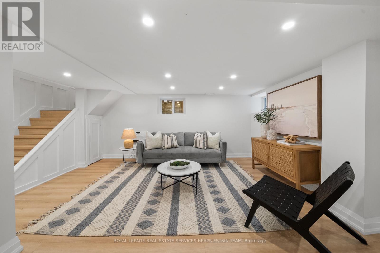 












156 WELLAND AVENUE

,
Toronto,




Ontario
M4T2J7

