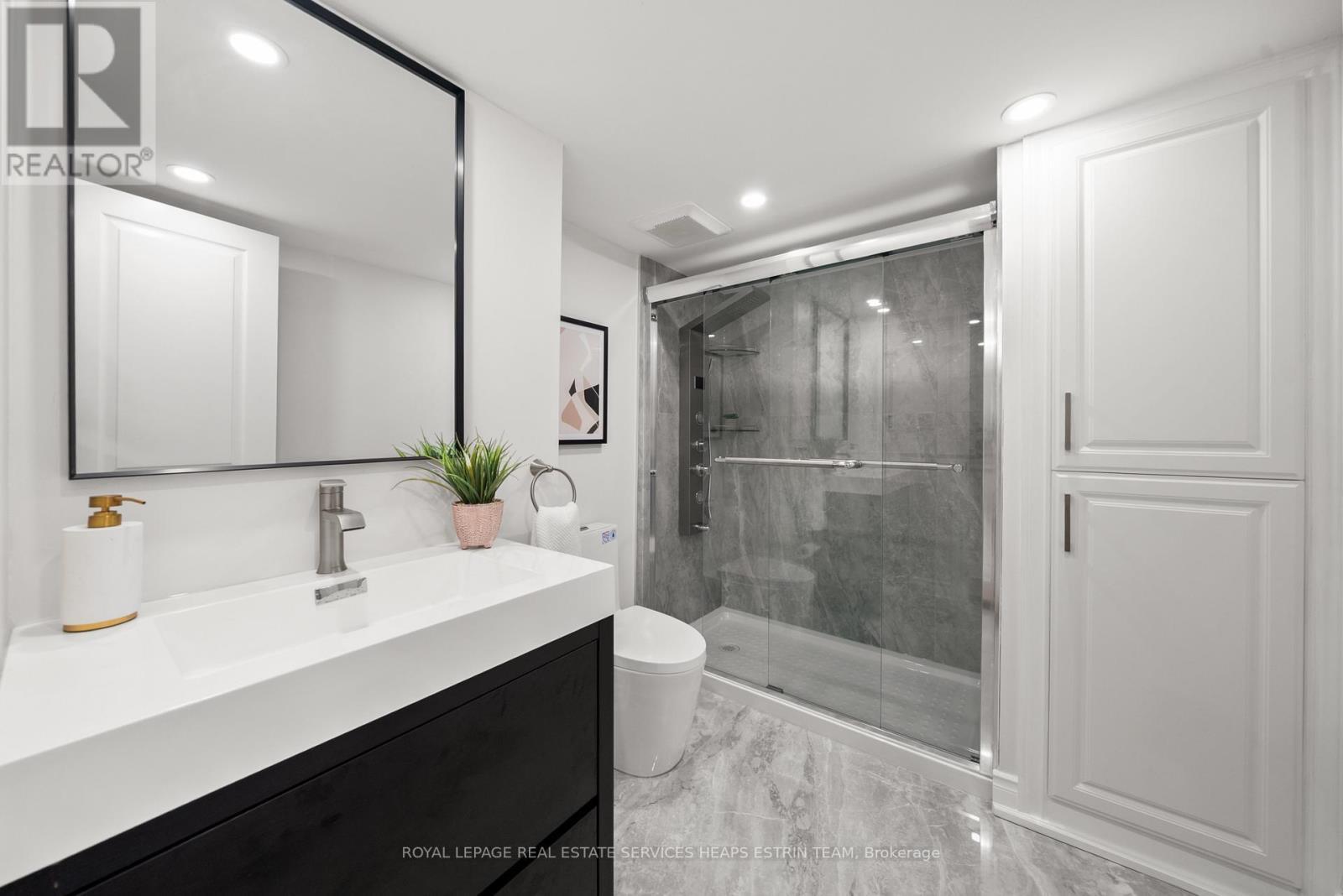 












156 WELLAND AVENUE

,
Toronto,




Ontario
M4T2J7

