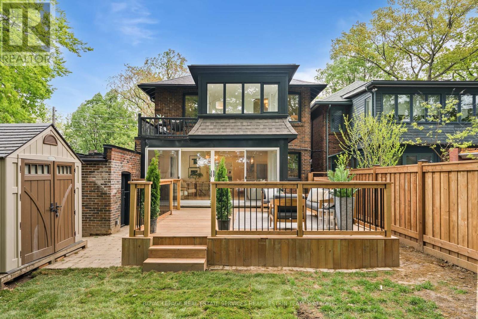 












156 WELLAND AVENUE

,
Toronto,




Ontario
M4T2J7

