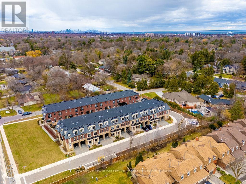 












1663 VELLORE CRESCENT

,
Mississauga,




Ontario
L5G0C3

