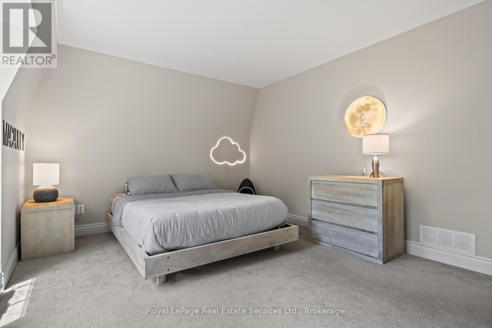 












1036 WENLEIGH COURT

,
Mississauga (Lorne Park),




Ontario
L5H1M8

