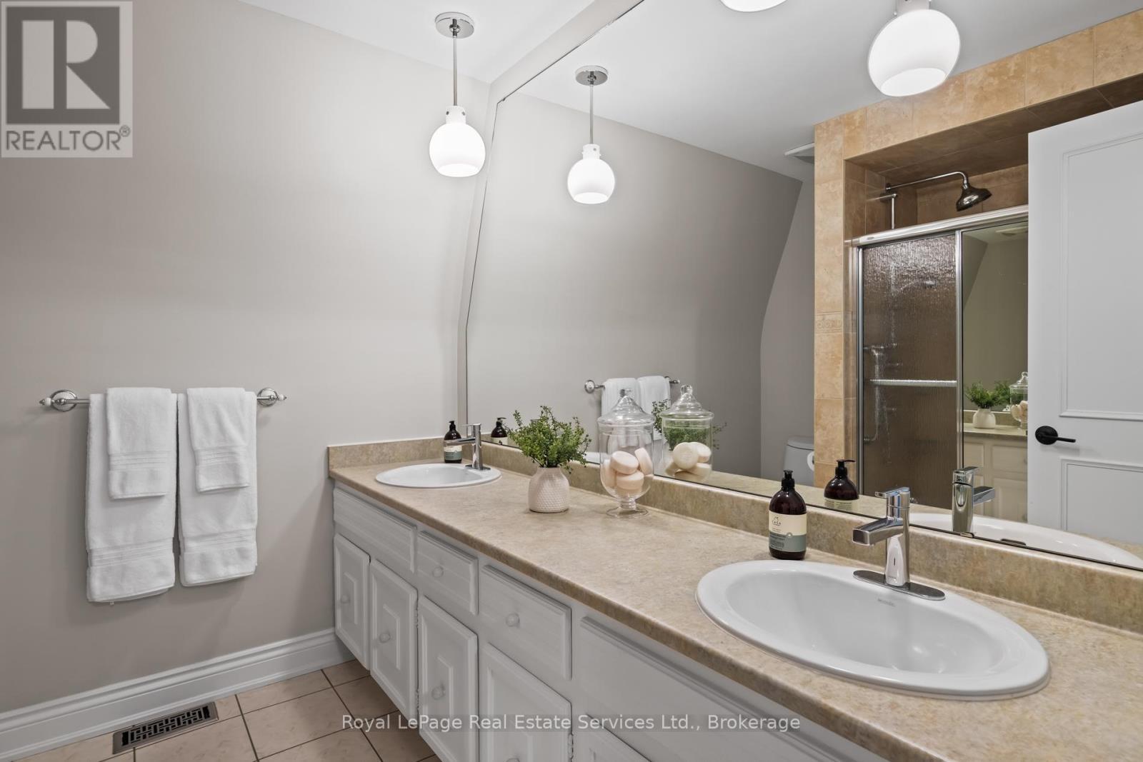 












1036 WENLEIGH COURT

,
Mississauga (Lorne Park),




Ontario
L5H1M8

