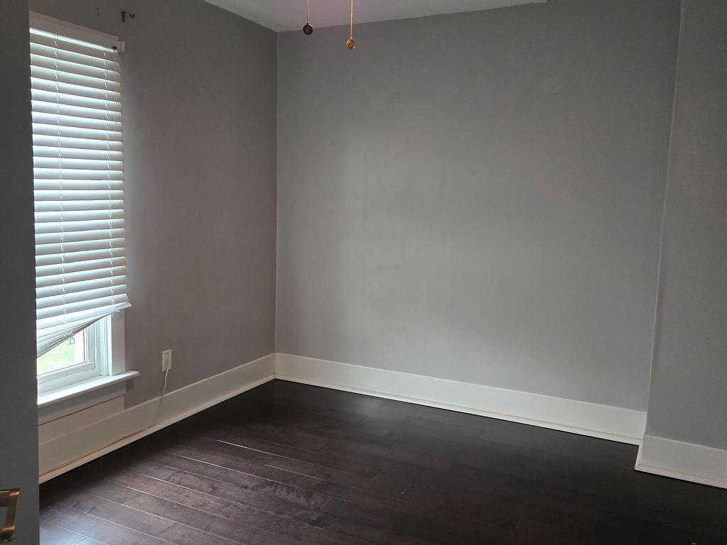 









6405


Barker

Street,
Niagara Falls,




ON
L2G 1Y6

