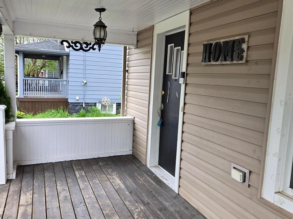 









6405


Barker

Street,
Niagara Falls,




ON
L2G 1Y6

