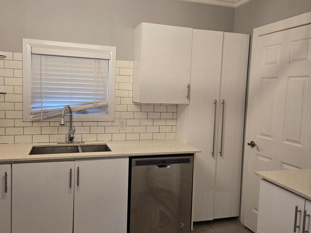 









6405


Barker

Street,
Niagara Falls,




ON
L2G 1Y6

